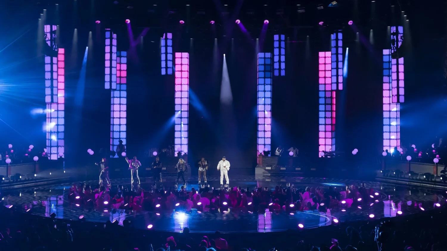 usher | RENDEZ-VOUS À PARIS, photo 2